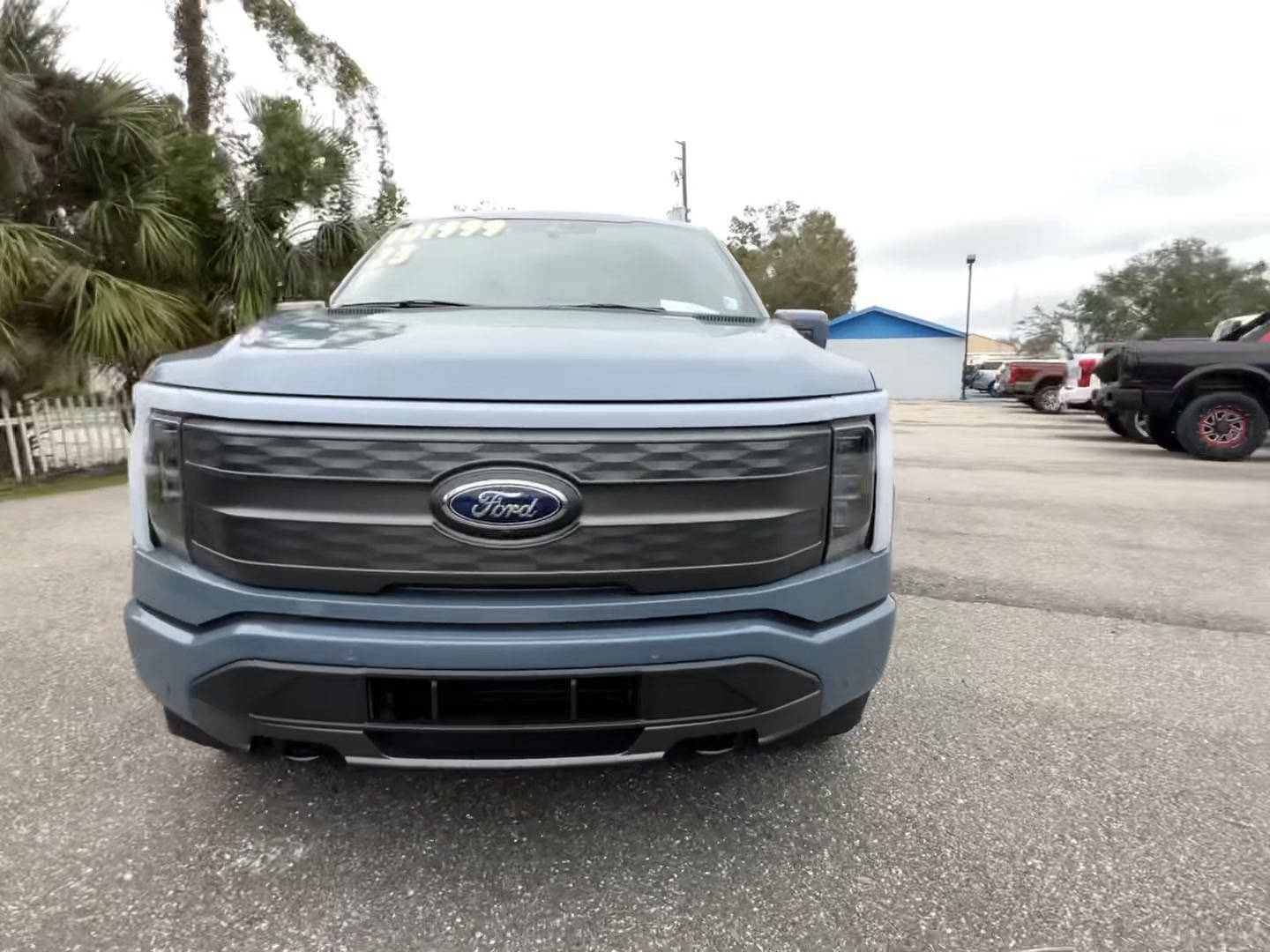 Ford F-150 Lightning LARIAT 2023