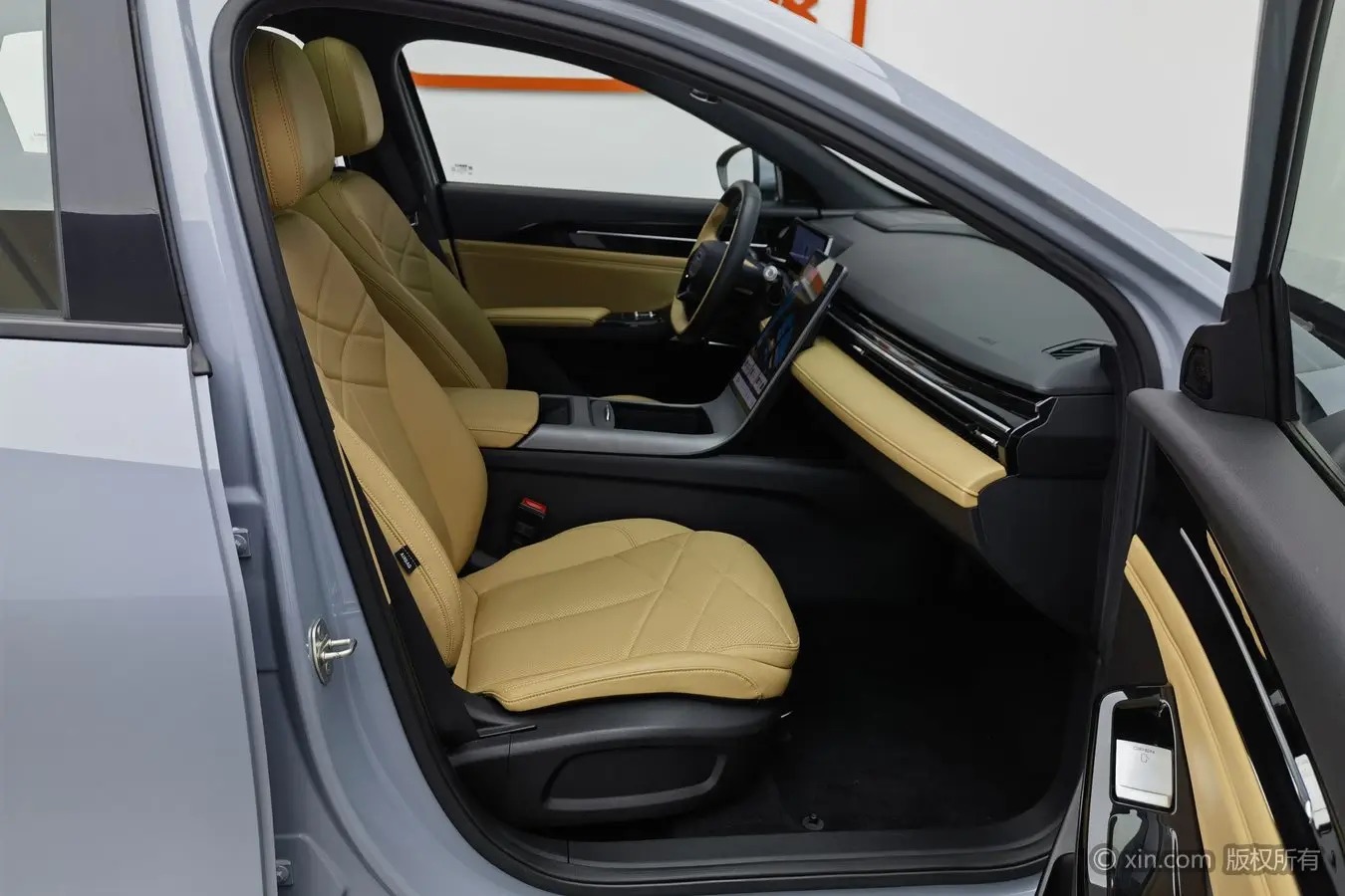 Geely L6 2023