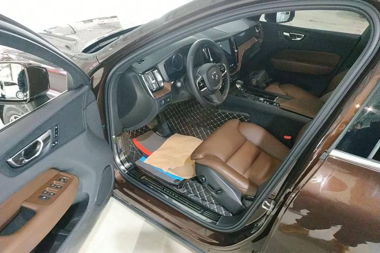 Volvo XC60 2021