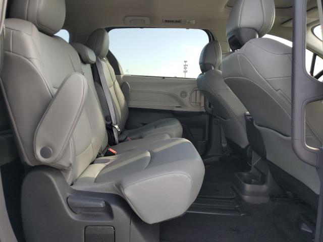 TOYOTA SIENNA XLE 2024