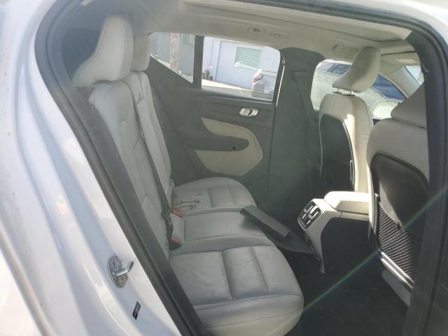 VOLVO XC40 ULTIMATE 2024