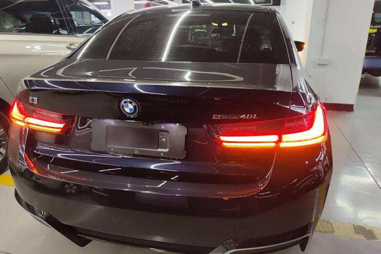 BMW i3 eDrive40L Night Set 2025