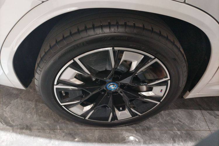 BMW iX3	2023