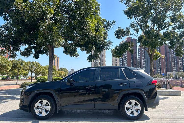 TOYOTA RAV4 2021