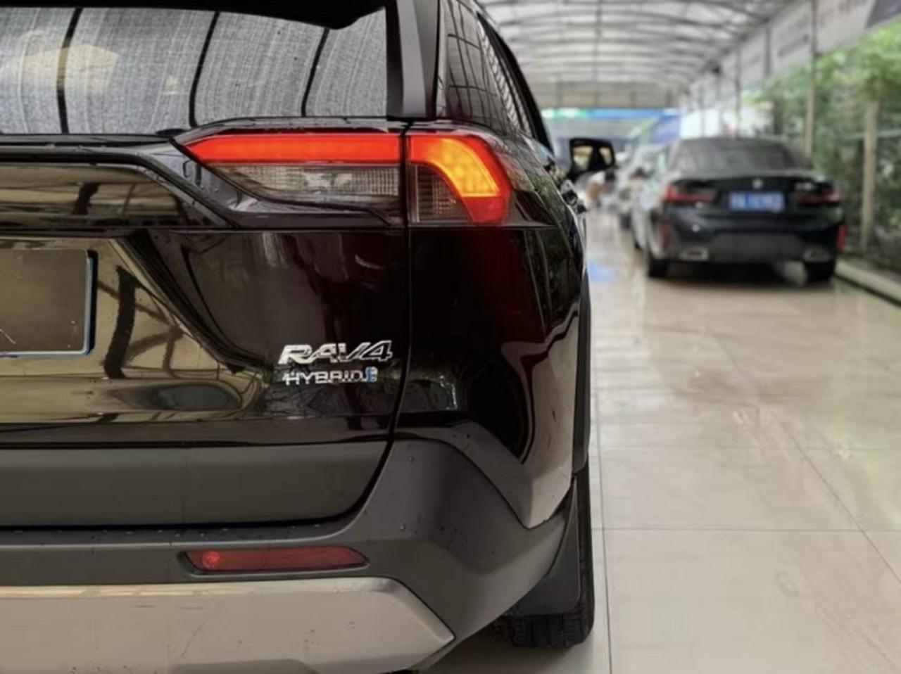TOYOTA RAV4 2021