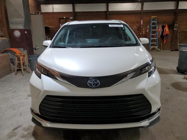 TOYOTA SIENNA XLE 2021