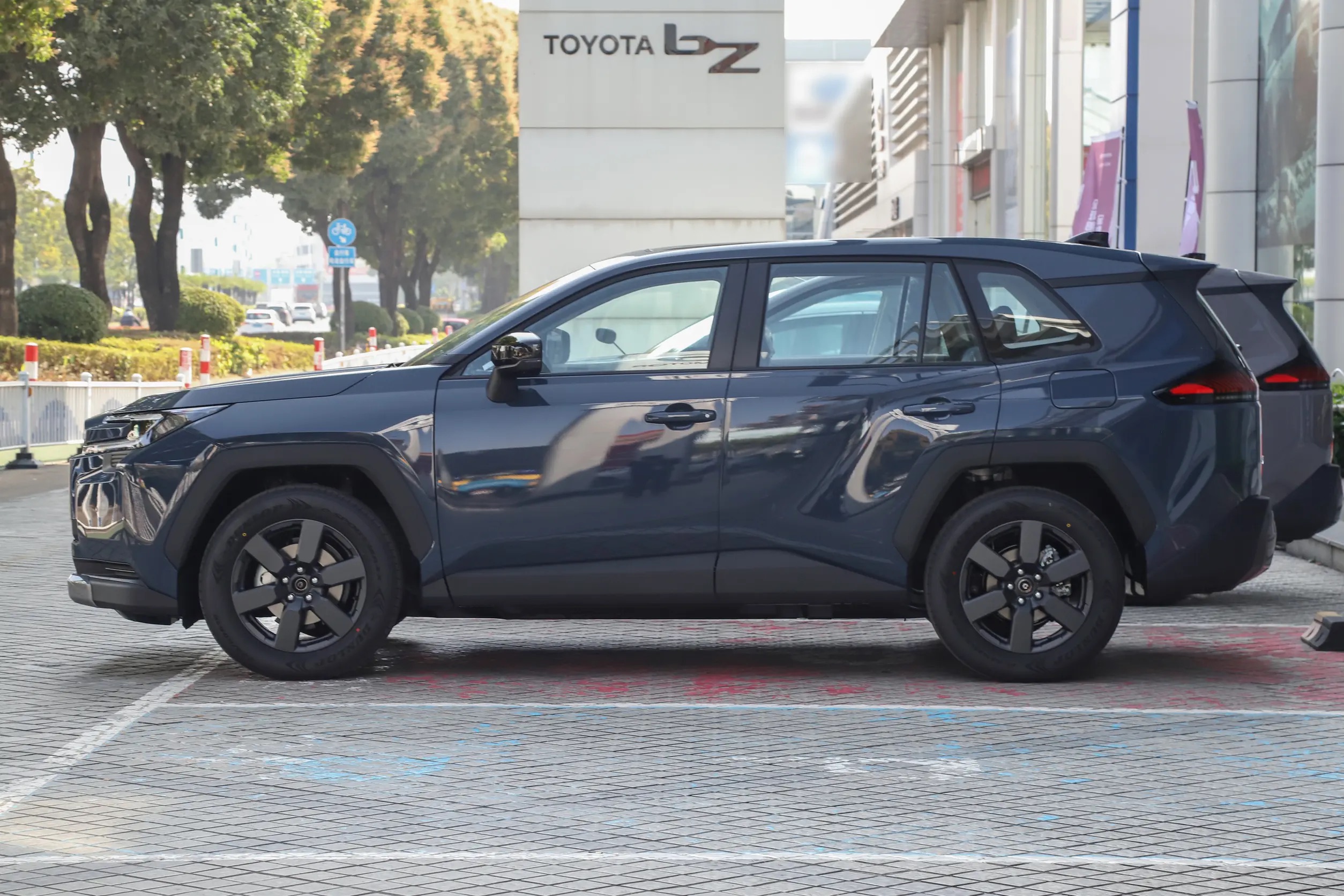 TOYOTA RAV4 2026