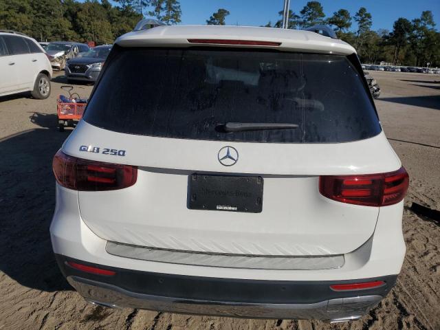 MERCEDES-BENZ GLB 250 2024