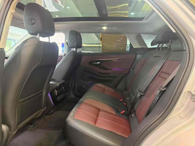 LAND ROVER EVOQUE L P300e 2023