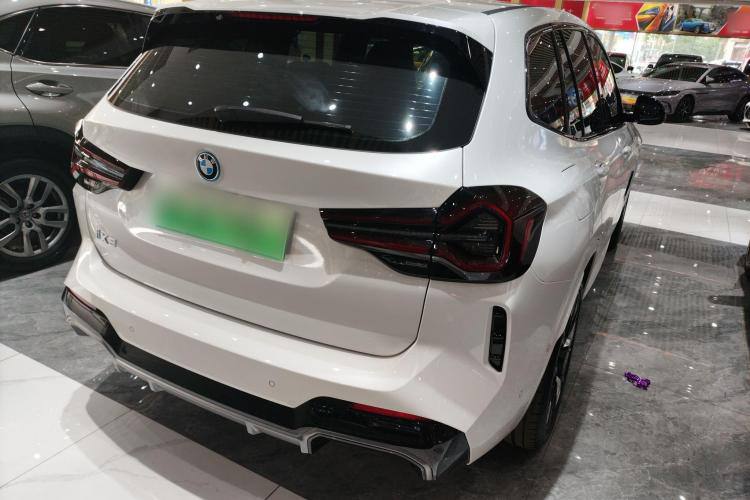 BMW iX3	2023
