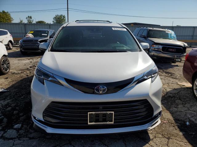 TOYOTA SIENNA LIMITED 2025