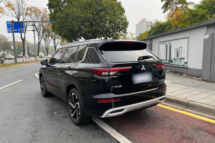 MITSUBISHI OUTLANDER 2023