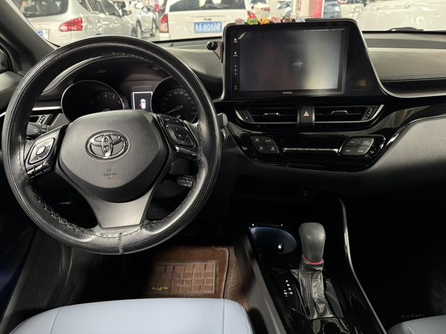 TOYOTA C-HR 2021