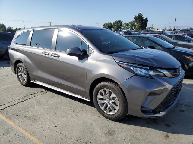 TOYOTA SIENNA LE 2023
