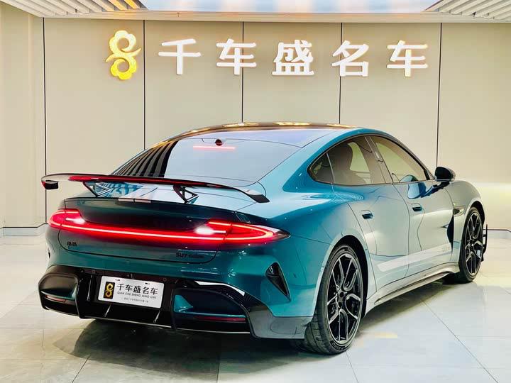Xiaomi SU7 Ultra 2025