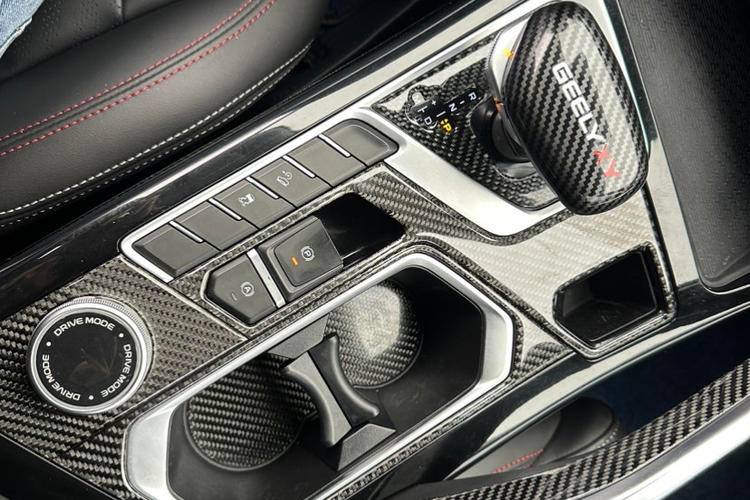 Geely Tugella 2021
