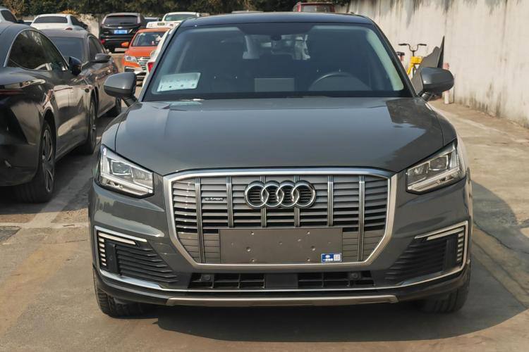 AUDI Q2L e-tron 2019
