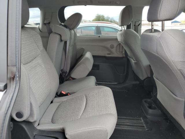 TOYOTA SIENNA LE 2022