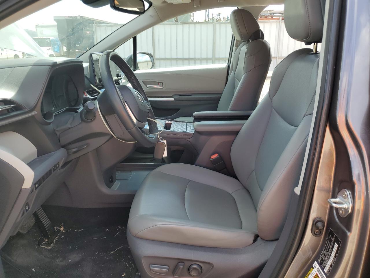 TOYOTA SIENNA XLE 2021