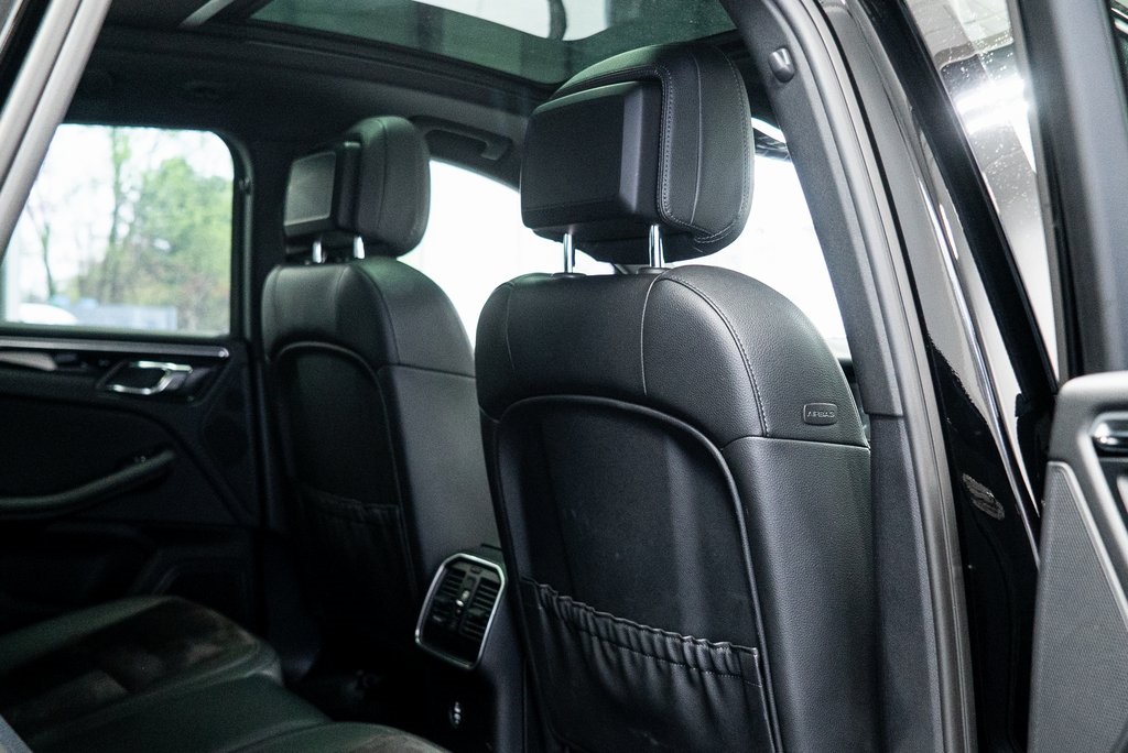 Porsche Macan Black edit 2020