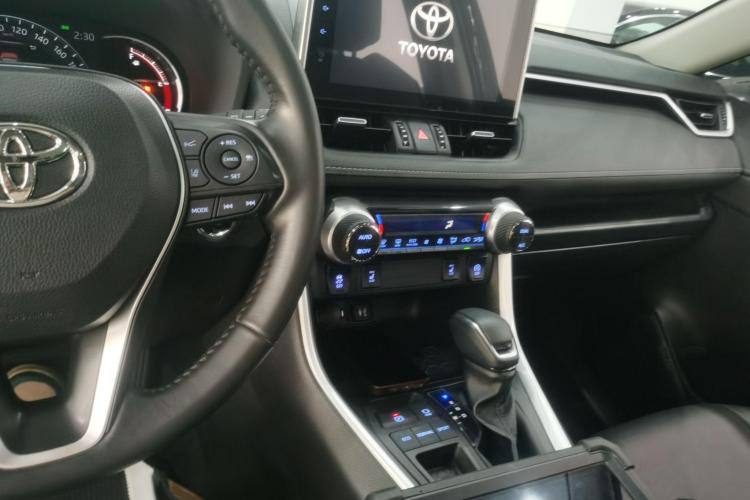 TOYOTA RAV4 2022