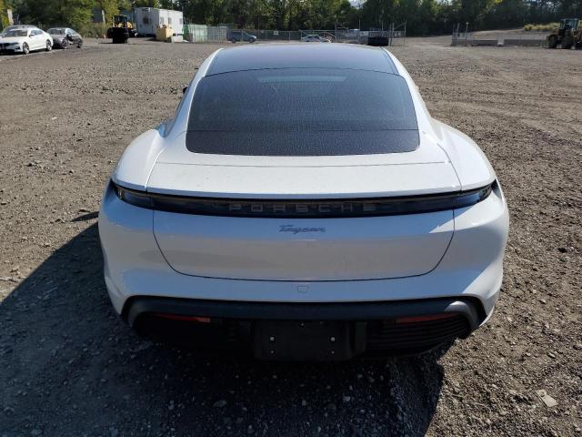 PORSCHE TAYCAN 2021
