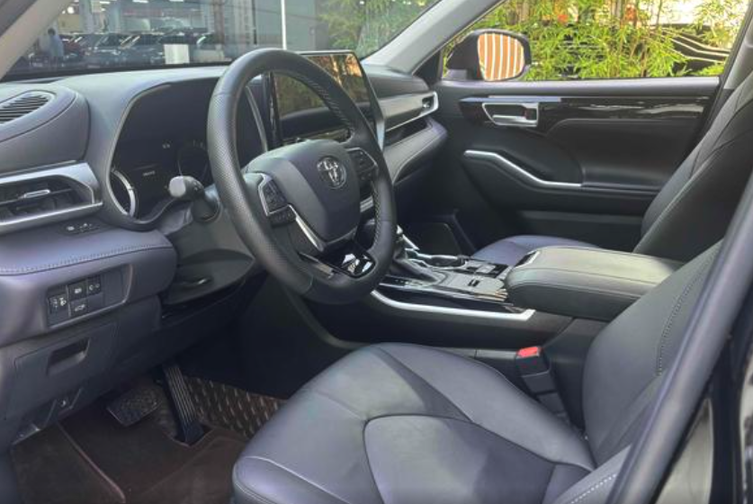 TOYOTA HIGHLANDER HYBRID Premium Edition 2023