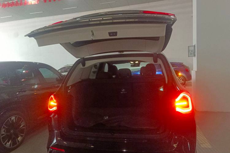 BMW iX3	2023