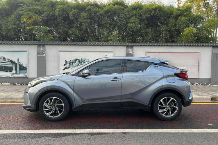 TOYOTA C-HR Deluxe Edition 2021
