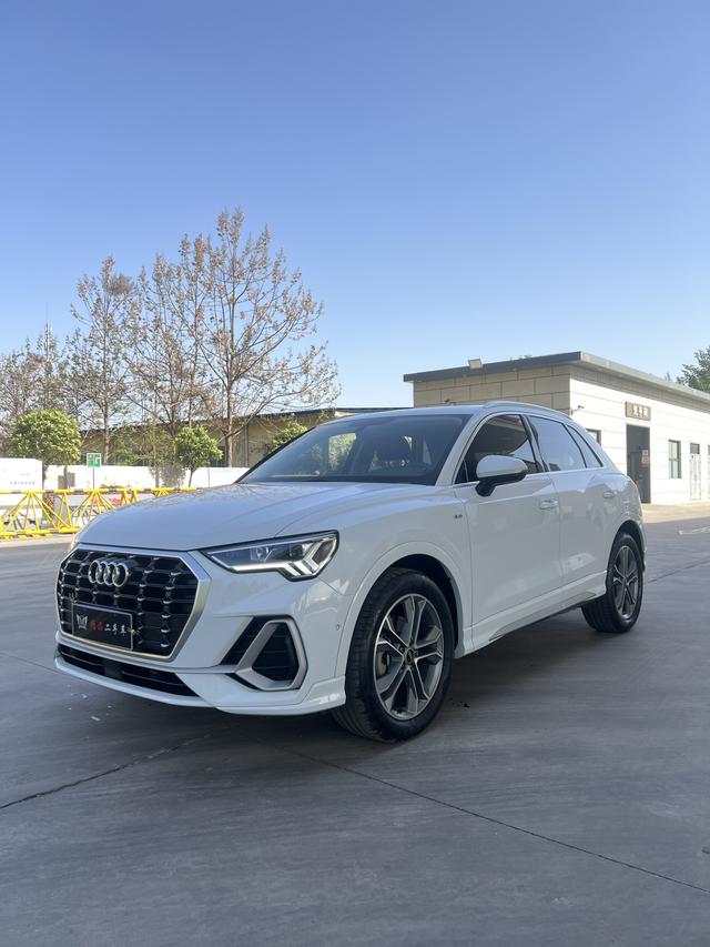 AUDI Q3 40 2021