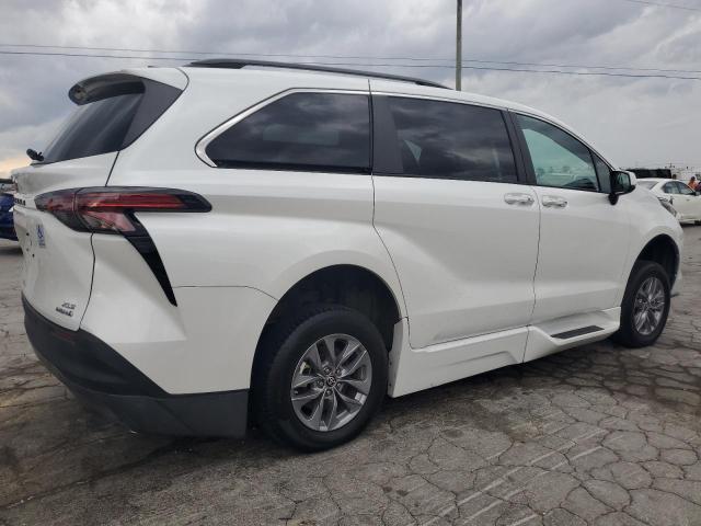 TOYOTA SIENNA XLE 2022
