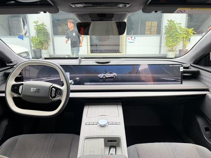 Geely Galaxy E8 2024