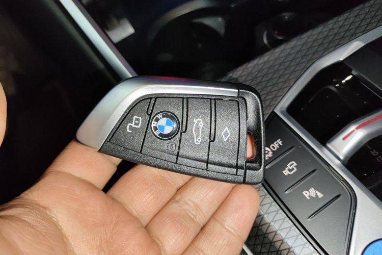 BMW i3 eDrive40L Night Set 2025
