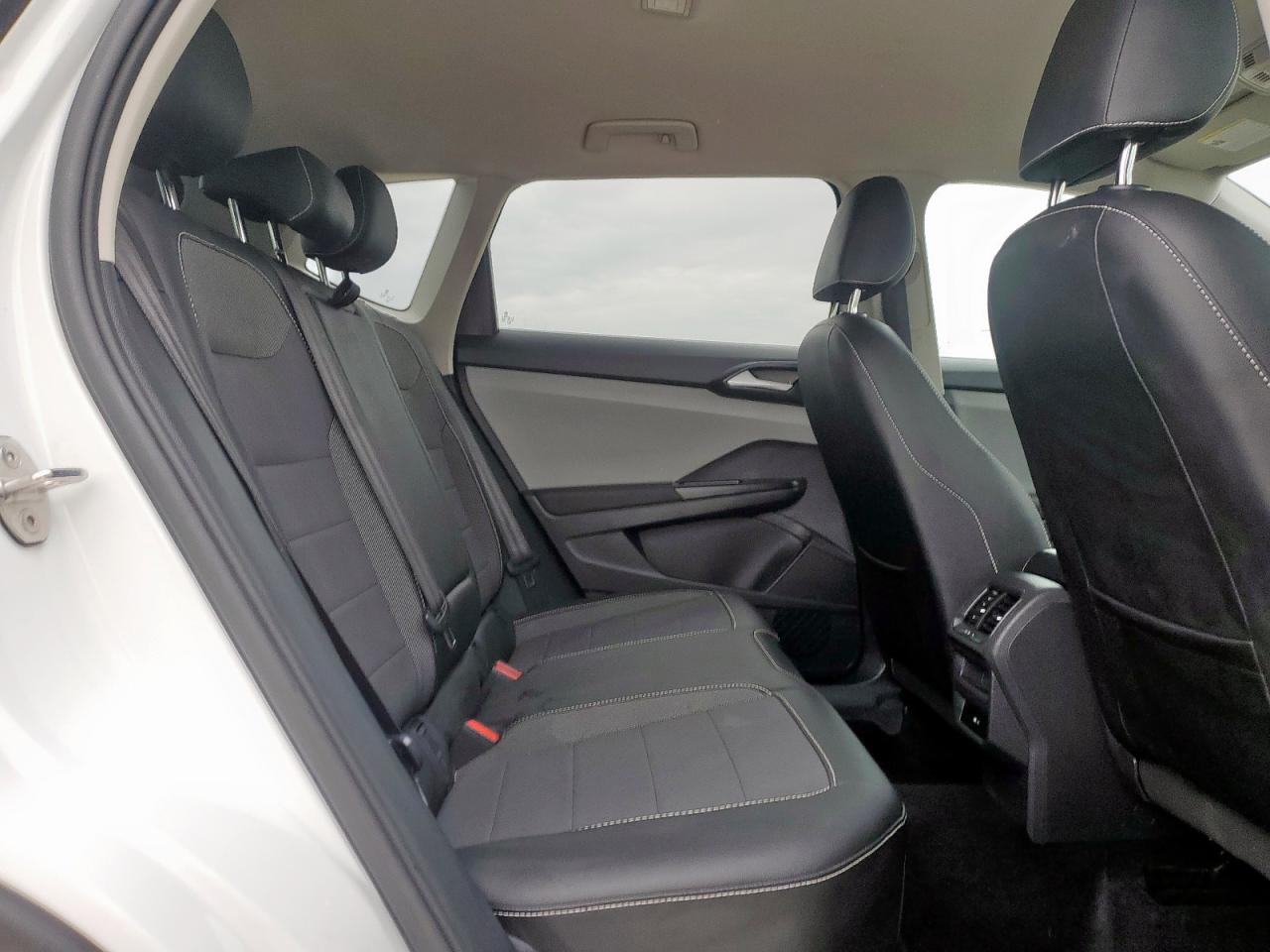 VOLKSWAGEN TAOS SE 2022