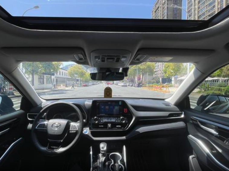 TOYOTA HIGHLANDER HYBRID Luxury Edition 2022