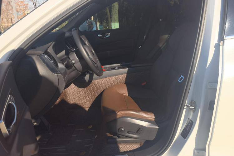 Volvo XC60 2021