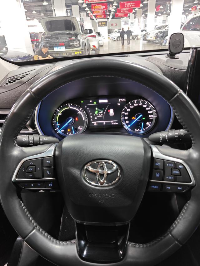 TOYOTA HIGHLANDER HYBRID Premium Edition 2022