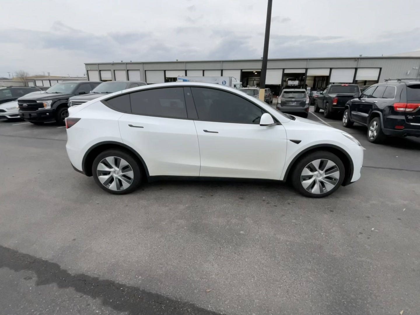 Tesla Model Y 4D SUV LONG RANGE 2023