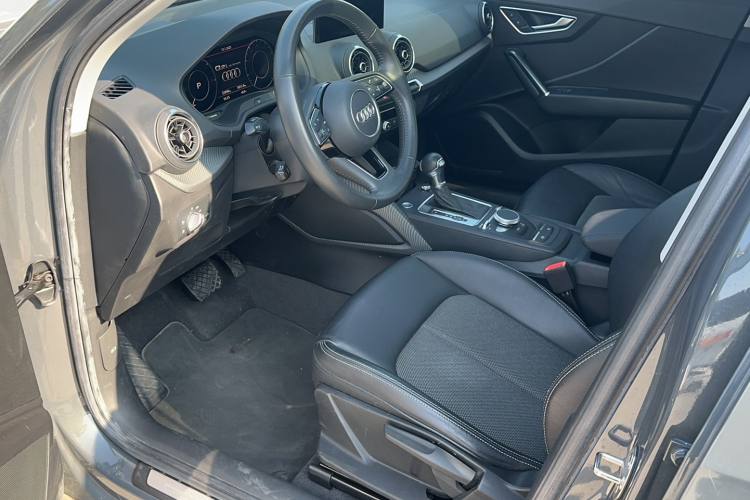 AUDI Q2L e-tron 2019