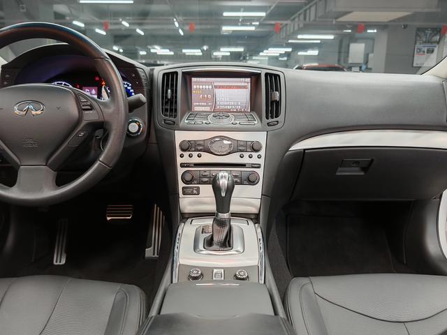 INFINITI G37 2010