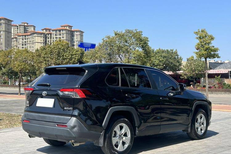 TOYOTA RAV4 2021