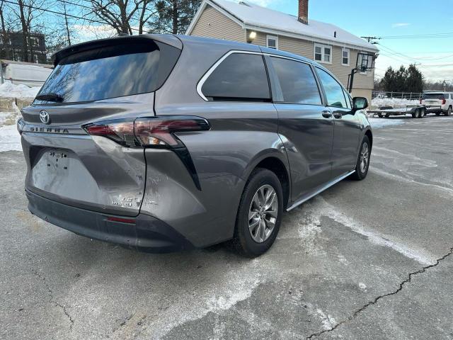 TOYOTA SIENNA LE 2023