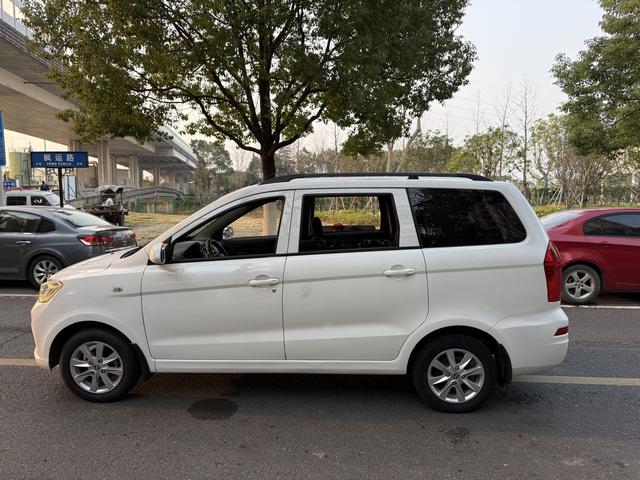 Dongfeng Fengguang 330S 2022