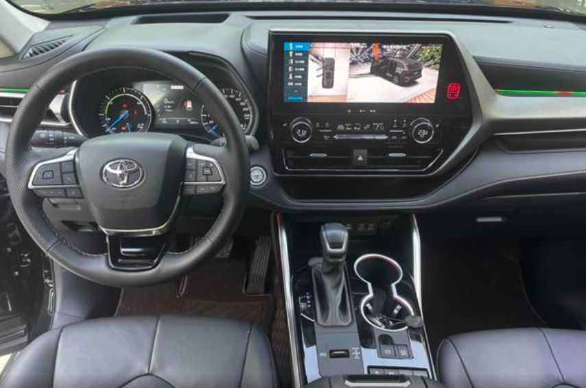 TOYOTA HIGHLANDER HYBRID Premium Edition 2023
