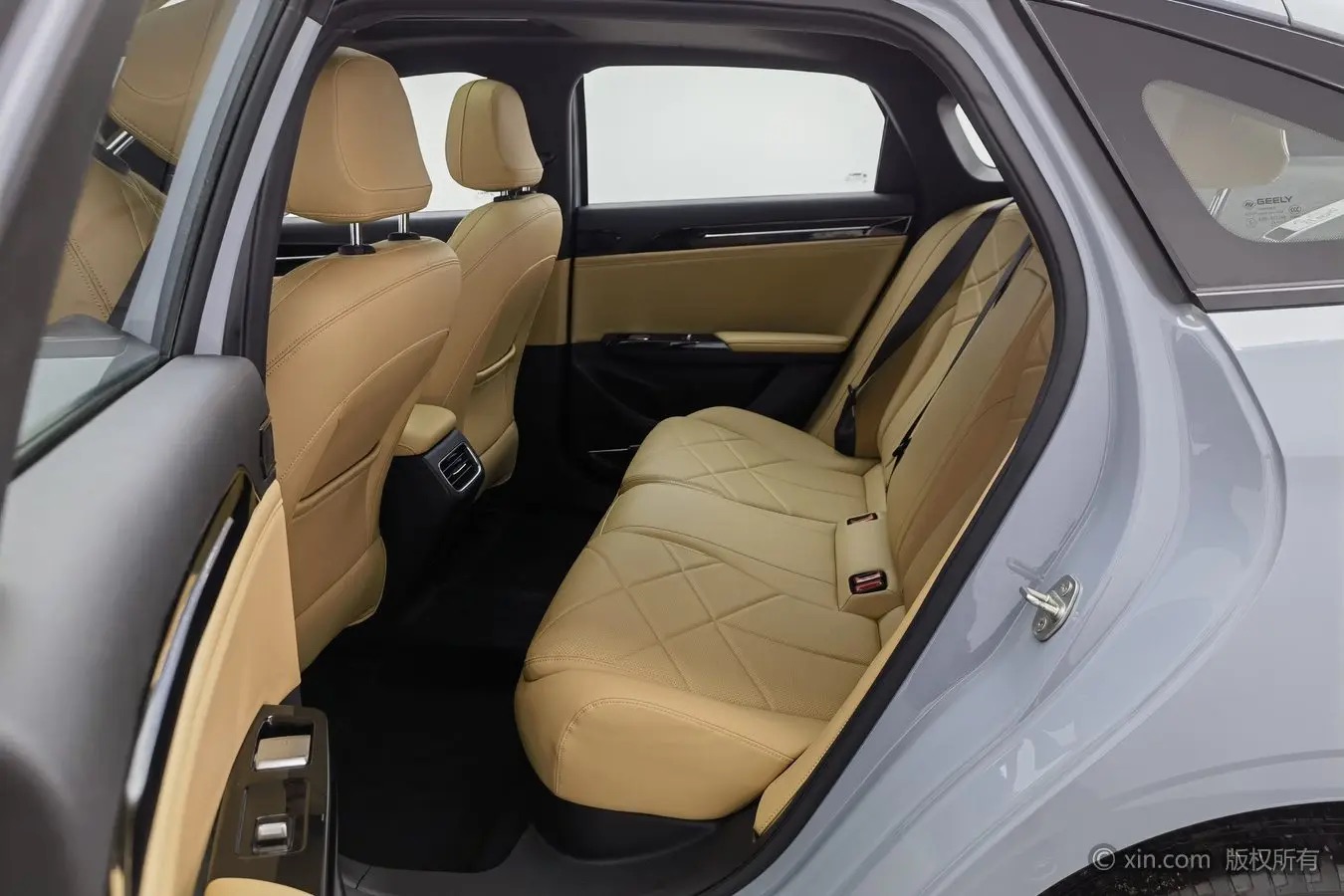 Geely L6 2023