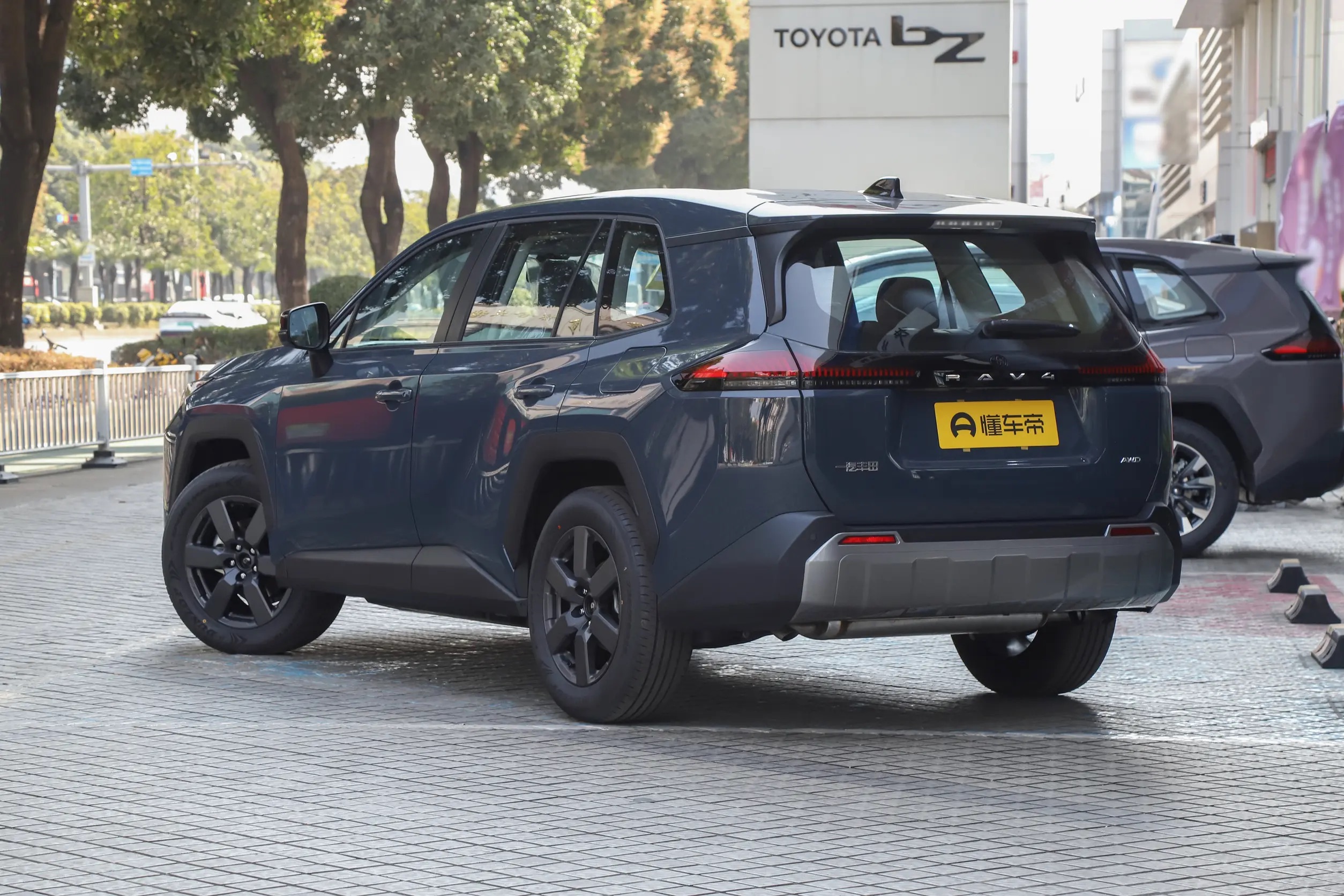 TOYOTA RAV4 2026