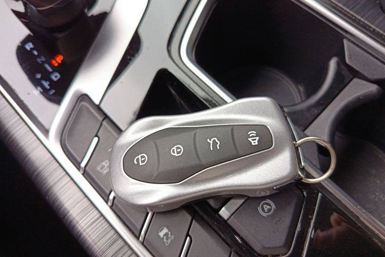 Geely Tugella 2019