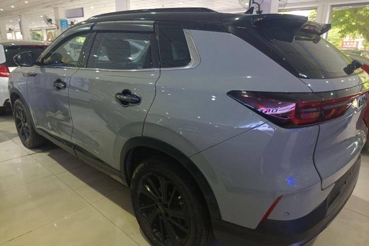 Dongfeng Aeolus Huge 2022