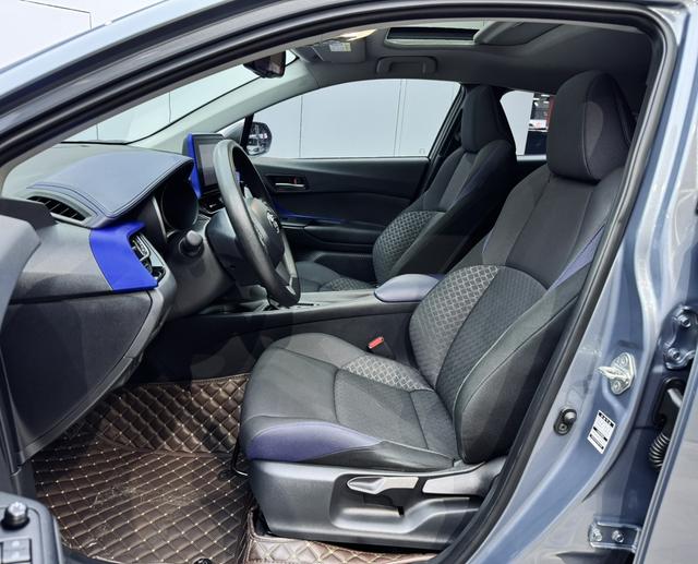 TOYOTA C-HR 2021