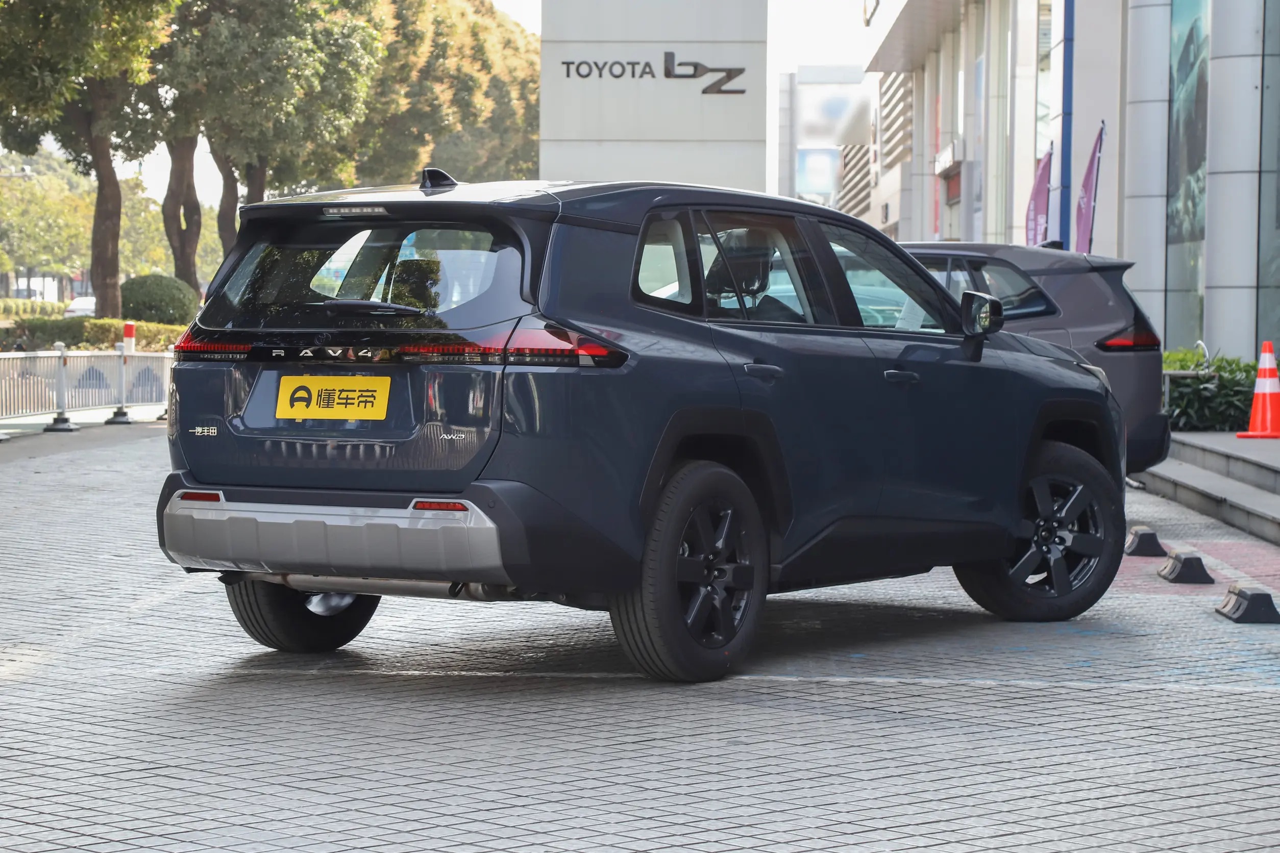TOYOTA RAV4 2026